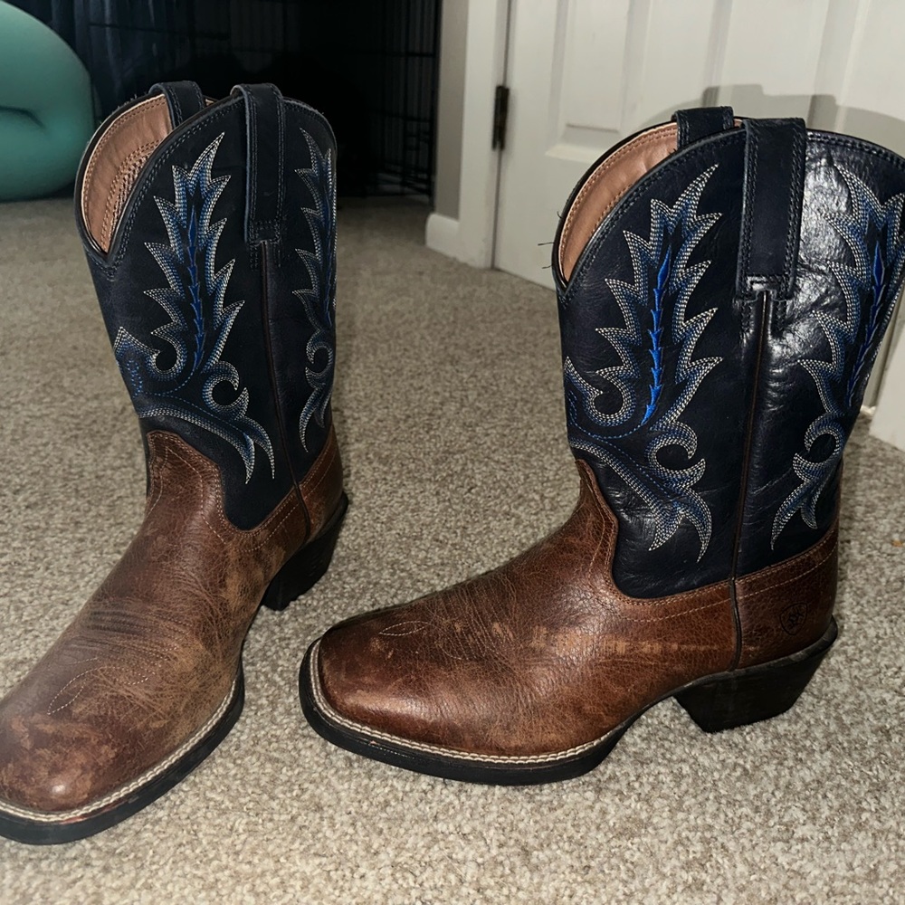 Men’s Ariat cowboy boots